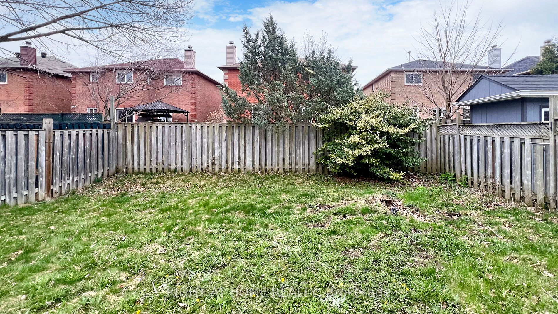 24 Holmes Crescent