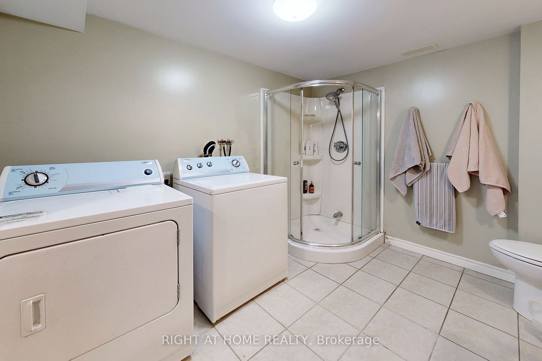 24 Holmes Crescent