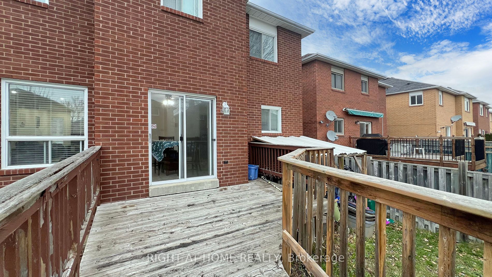 24 Holmes Crescent