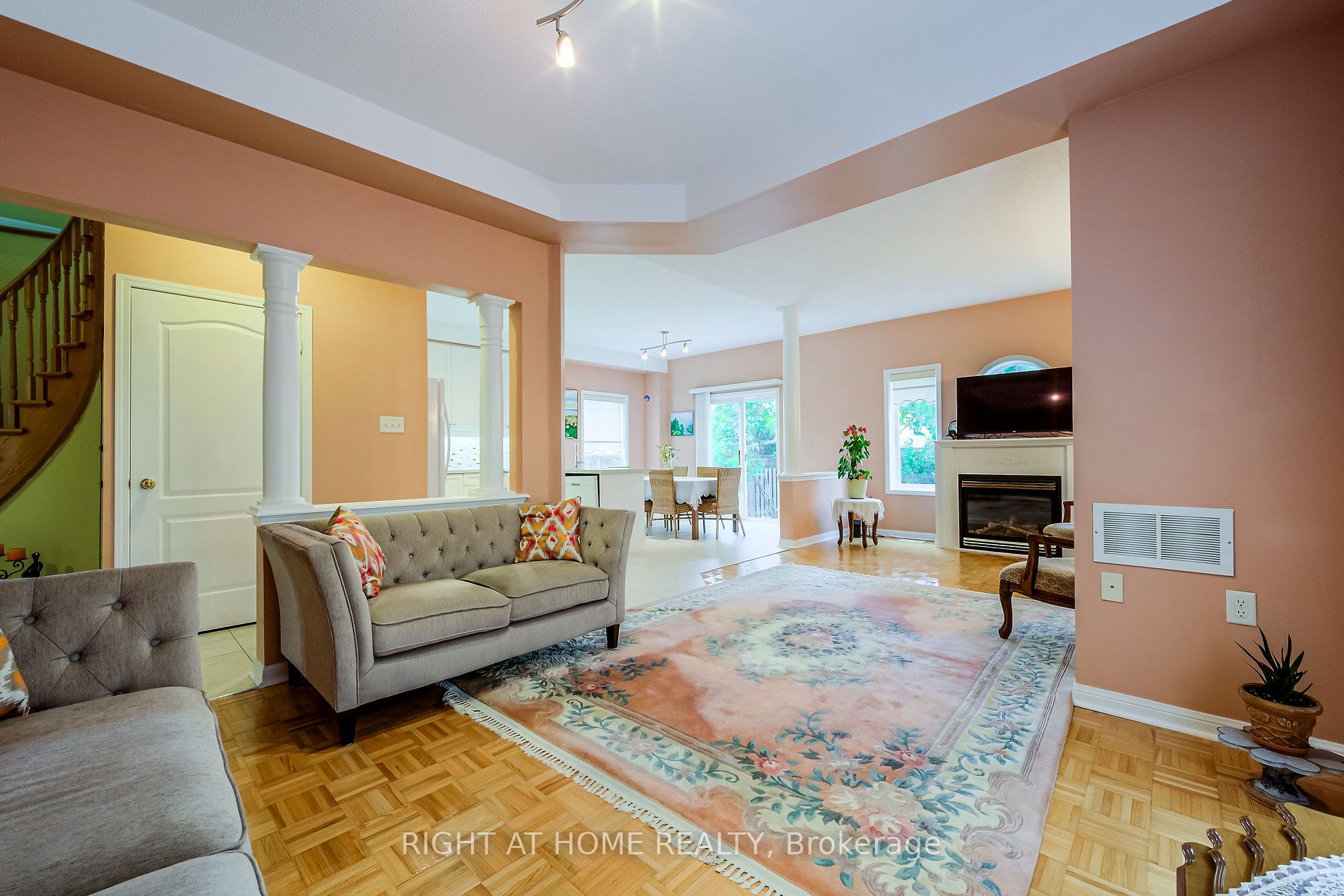 44 Candlebrook Crescent
