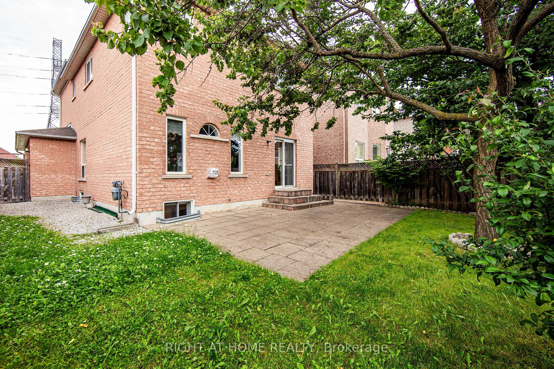 44 Candlebrook Crescent