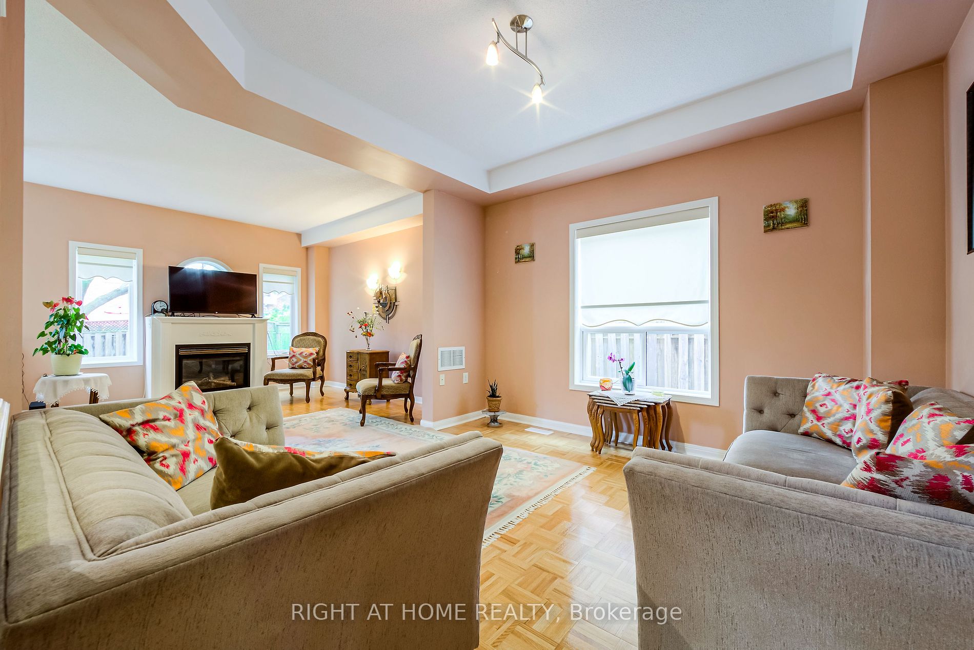 44 Candlebrook Crescent
