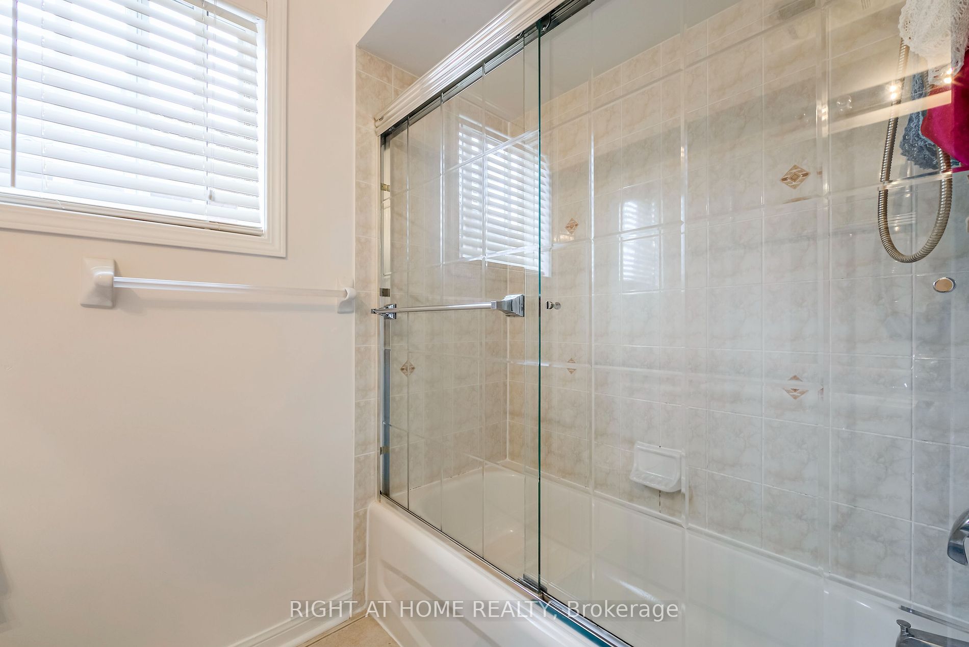 44 Candlebrook Crescent