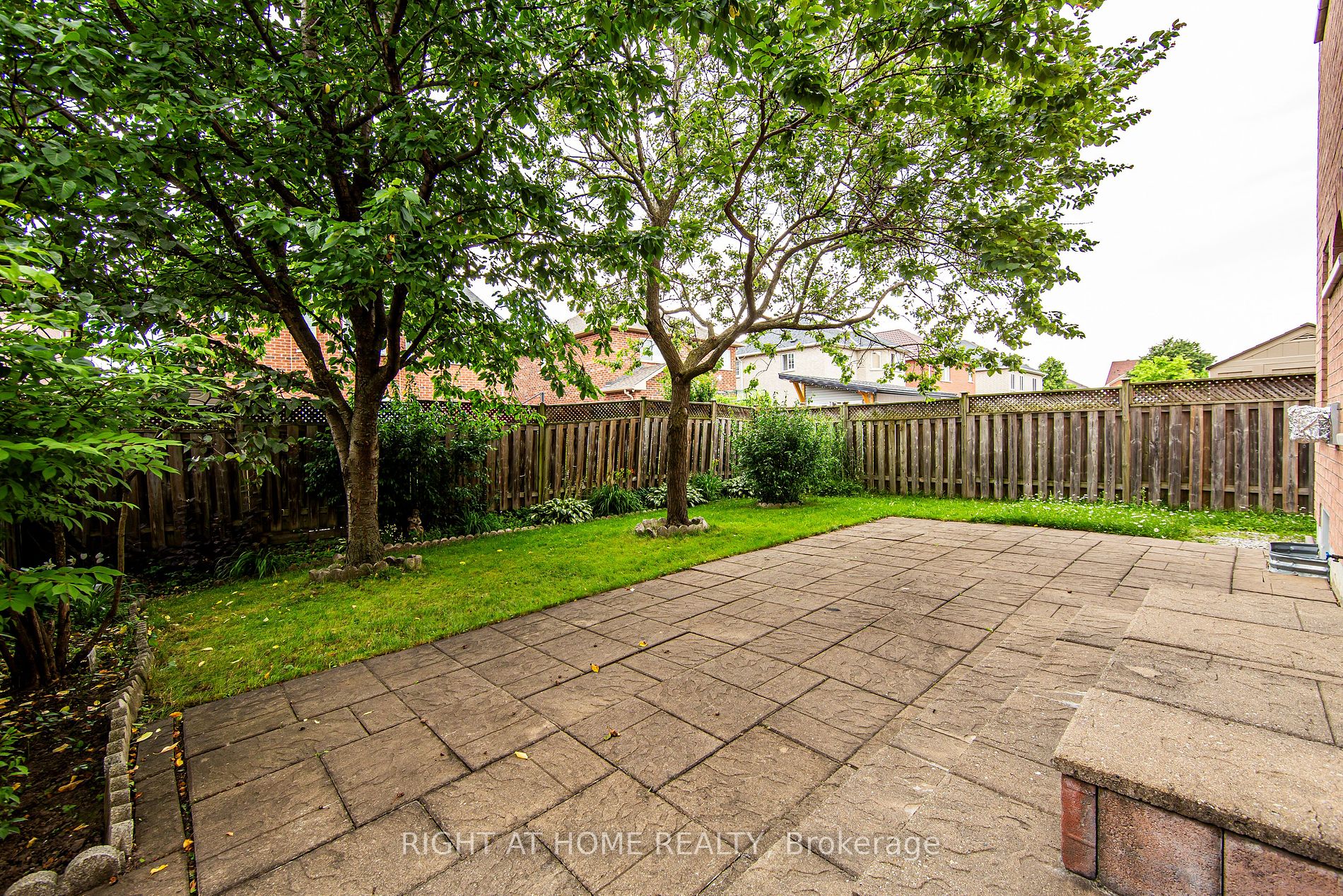 44 Candlebrook Crescent
