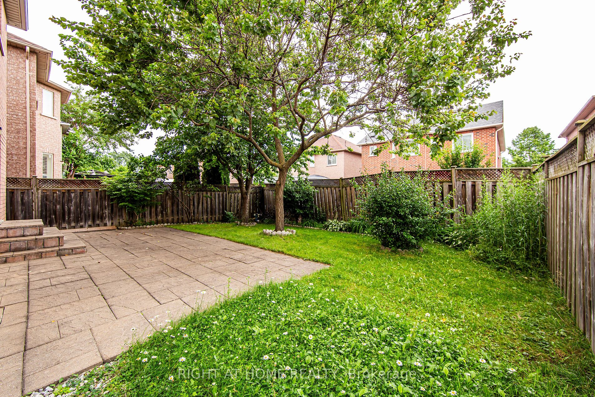44 Candlebrook Crescent