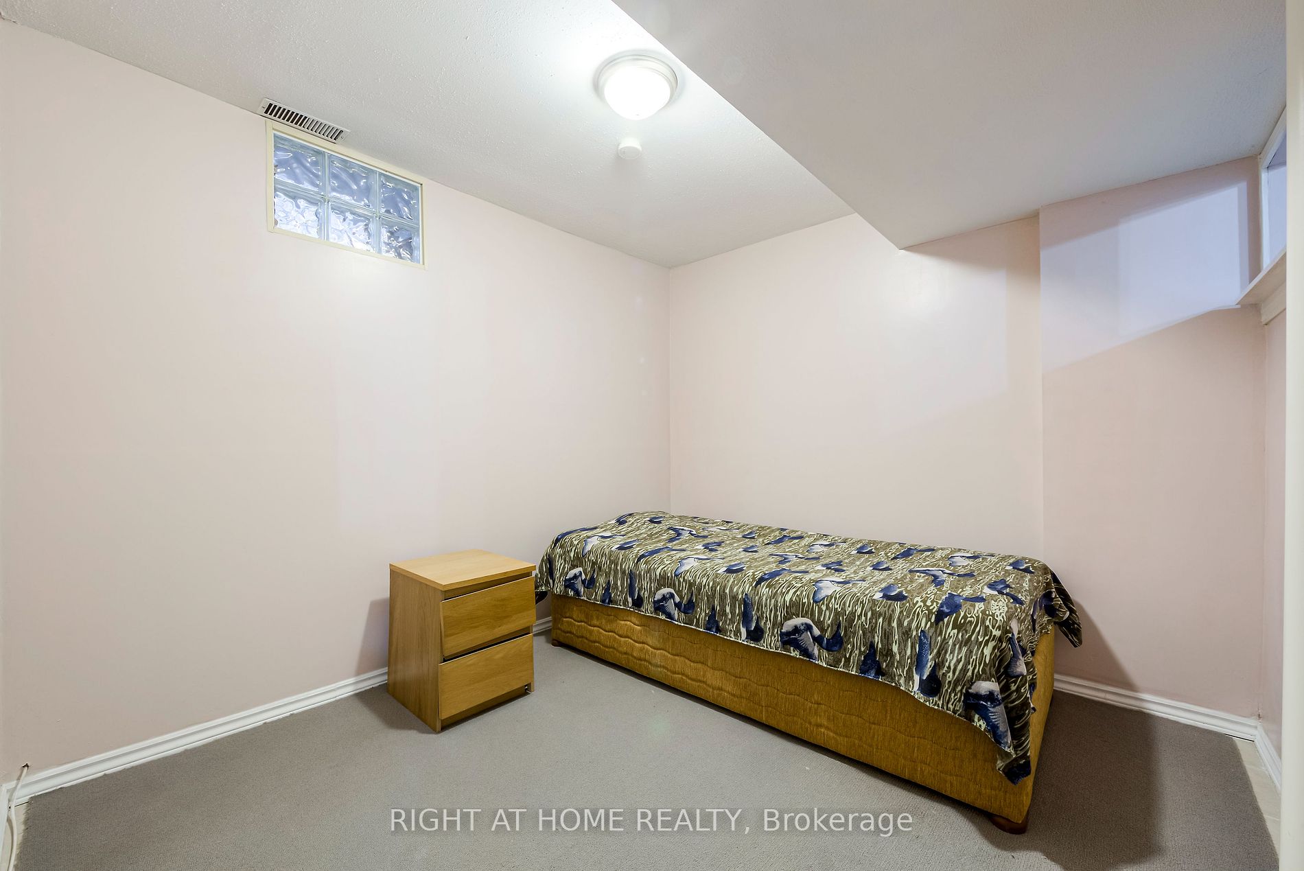 44 Candlebrook Crescent