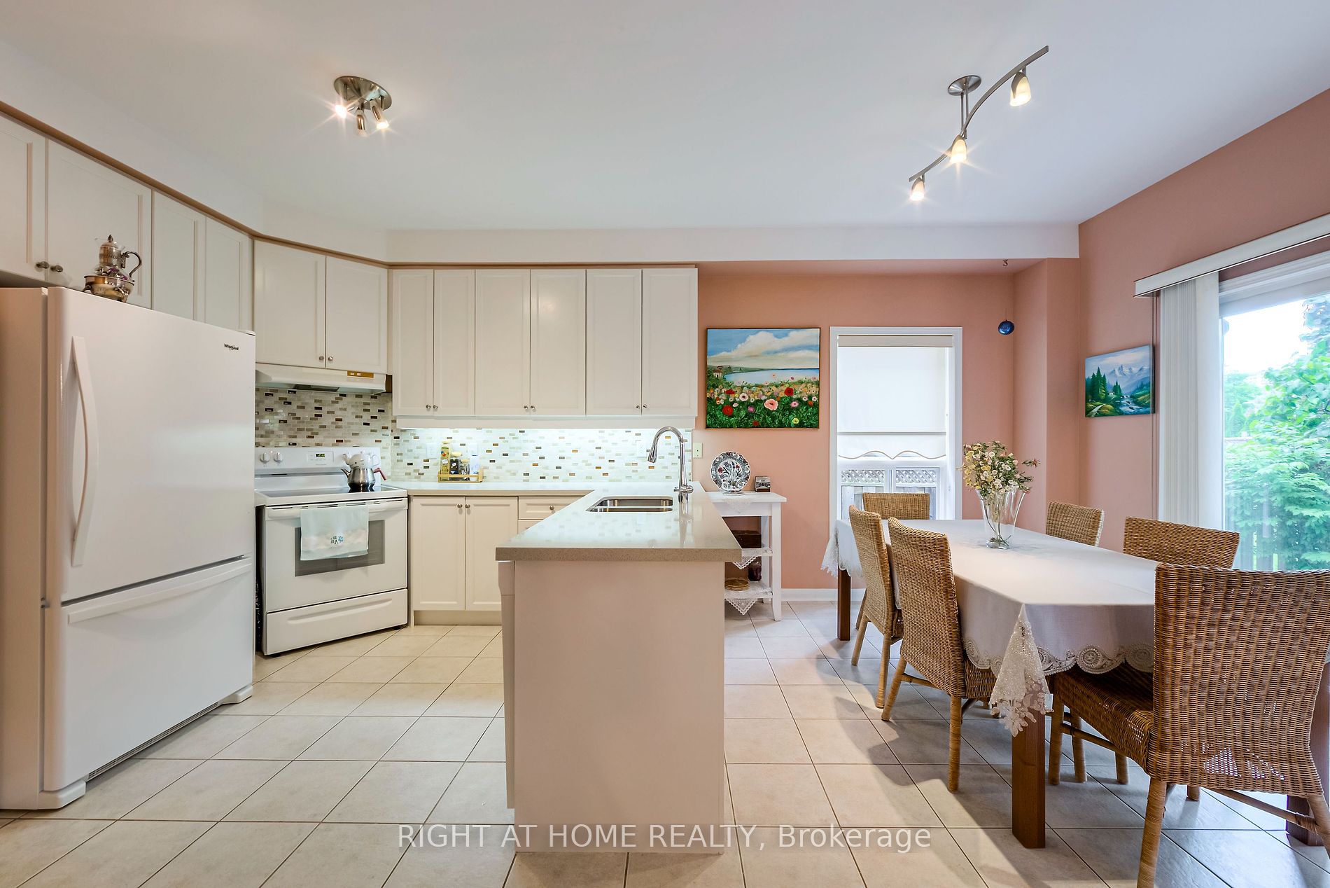 44 Candlebrook Crescent