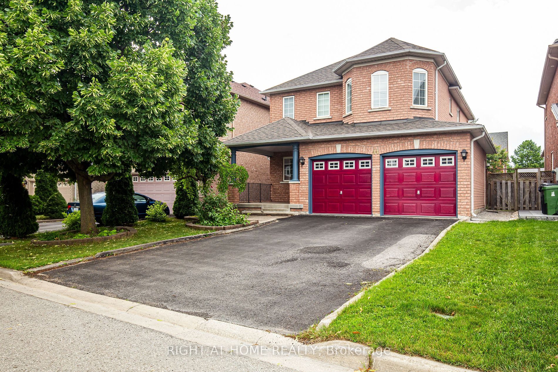 44 Candlebrook Crescent