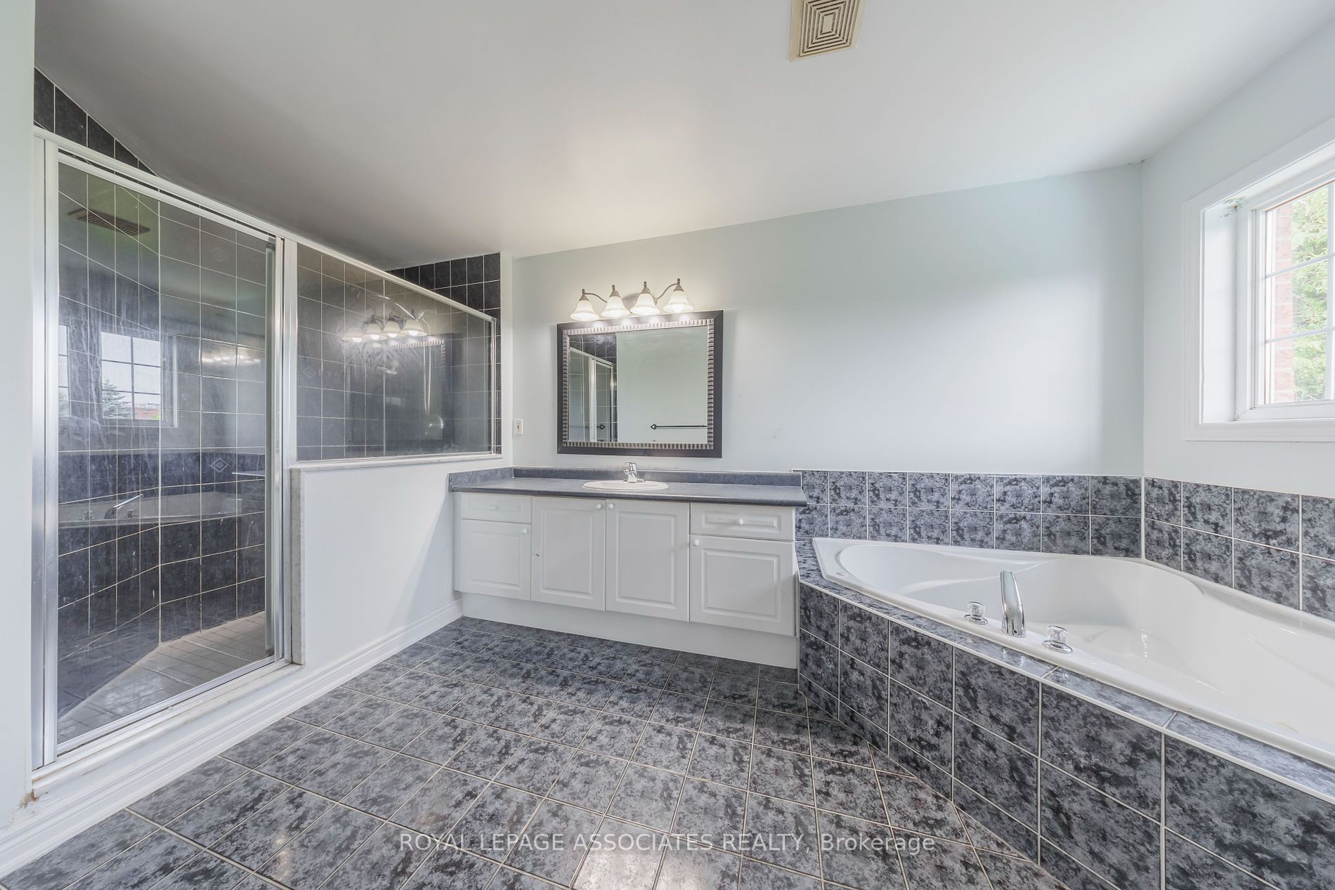 36 Goodhart Cres