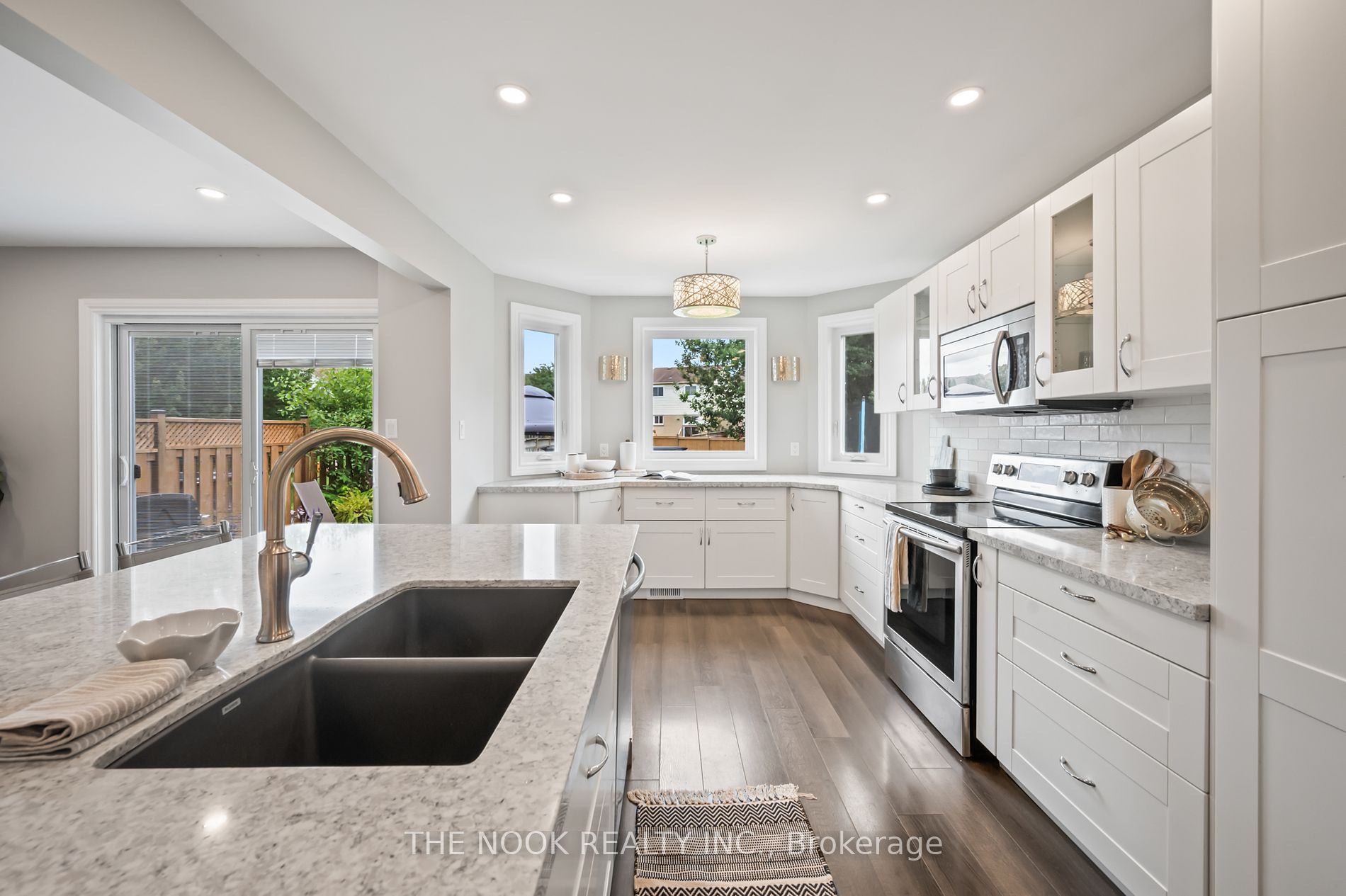 150 Sandringham Dr