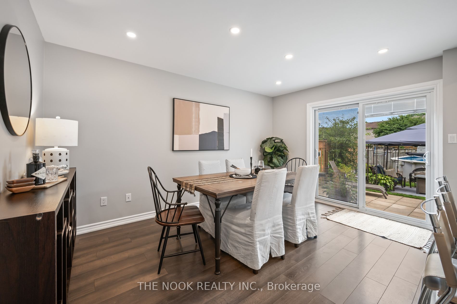 150 Sandringham Dr