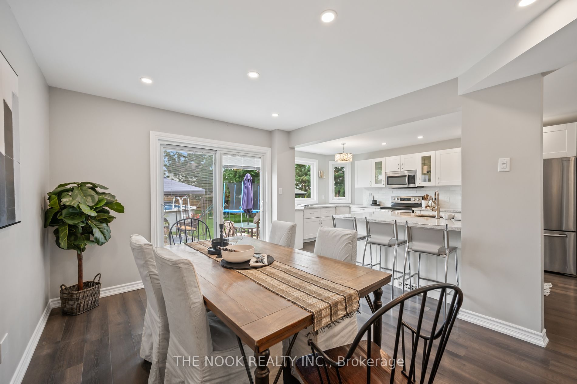150 Sandringham Dr