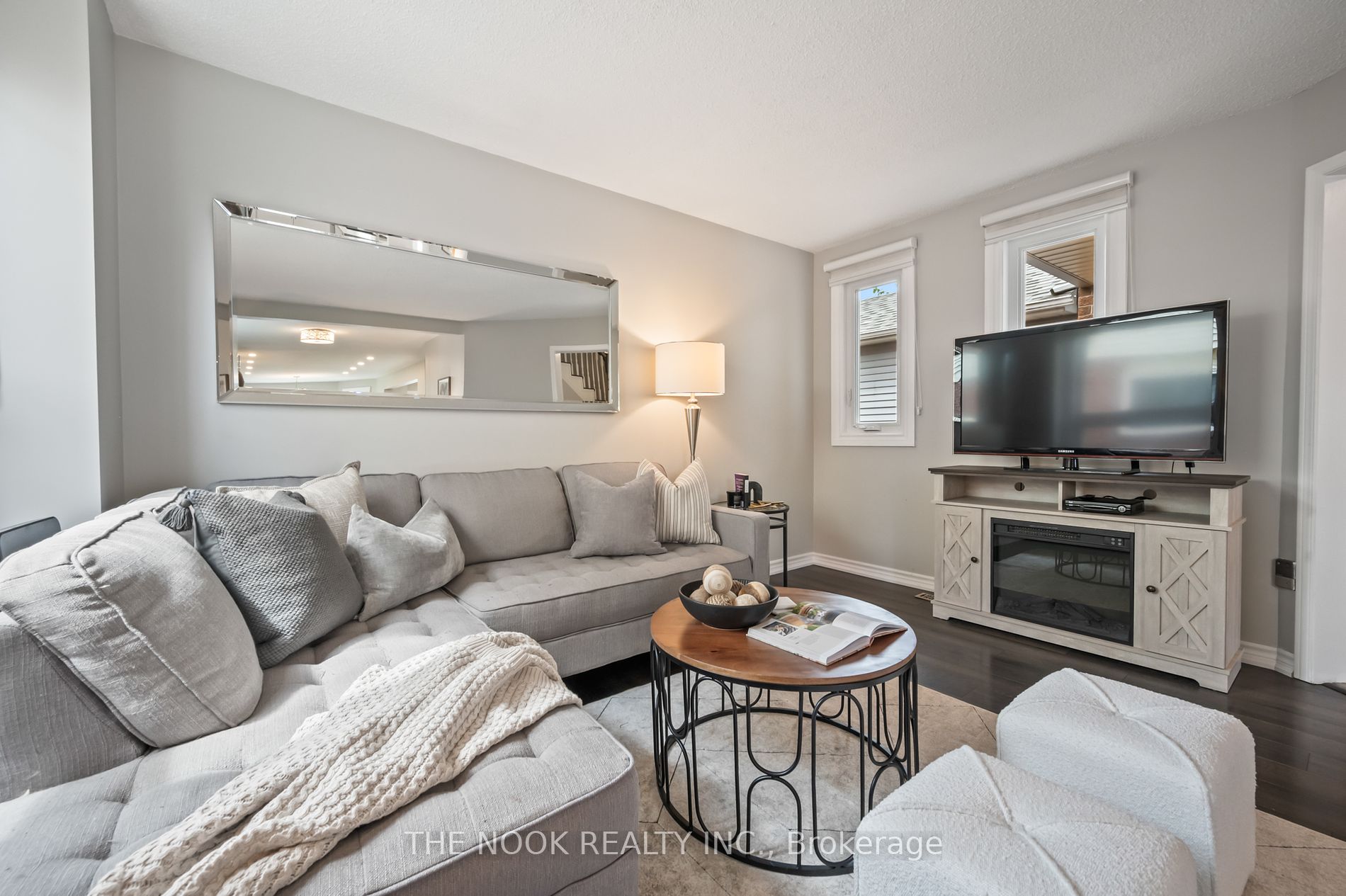 150 Sandringham Dr
