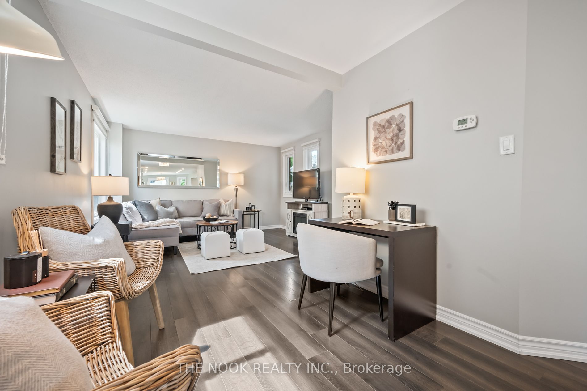 150 Sandringham Dr