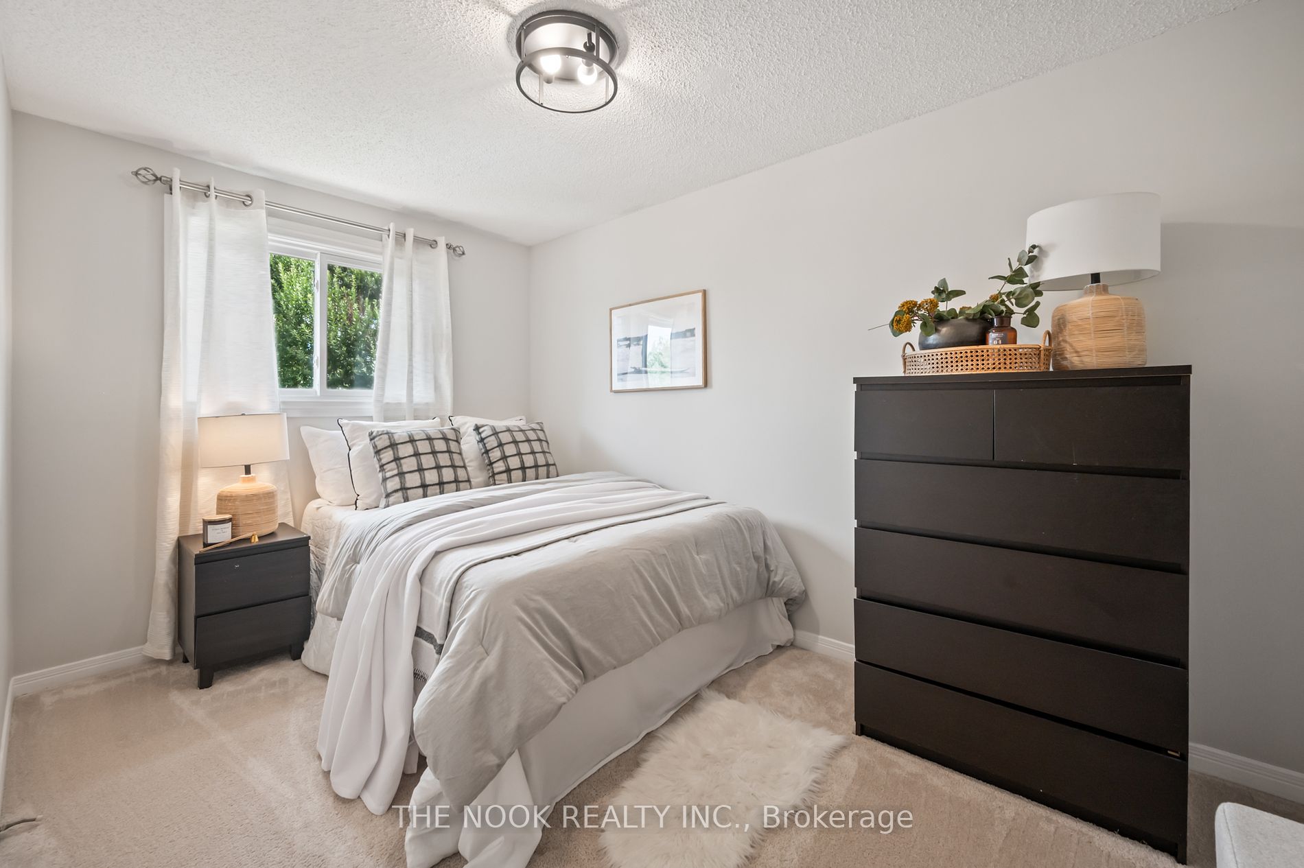150 Sandringham Dr