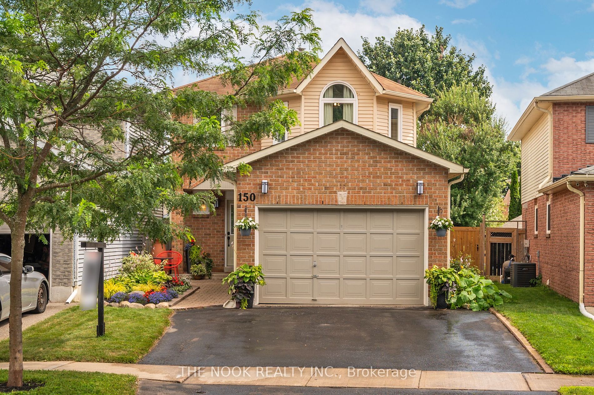 150 Sandringham Dr