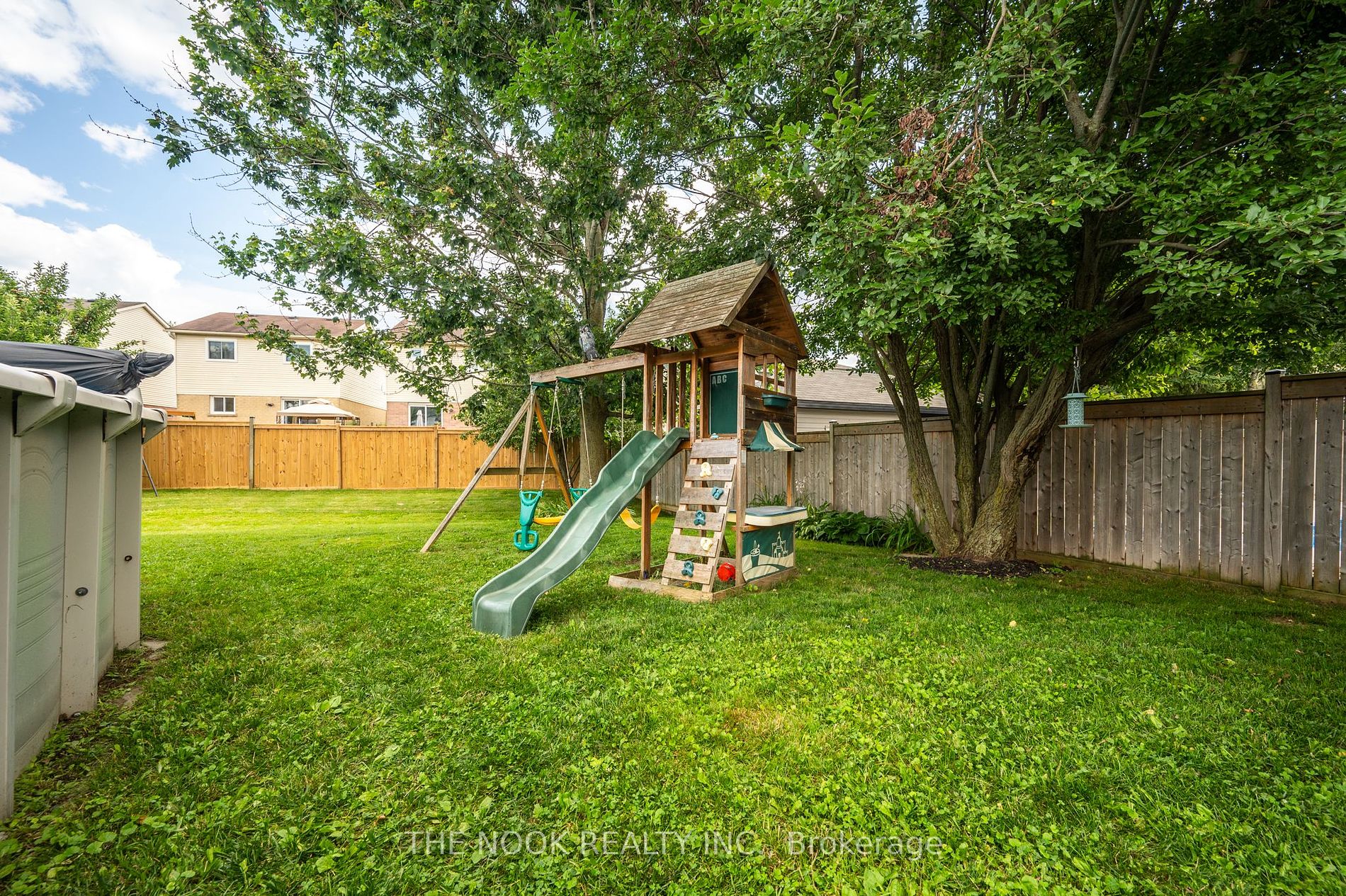 150 Sandringham Dr