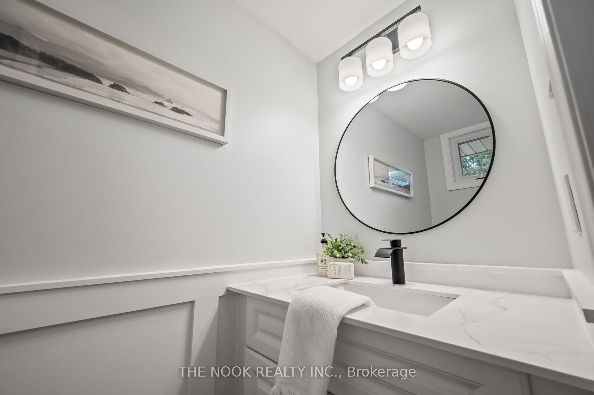150 Sandringham Dr