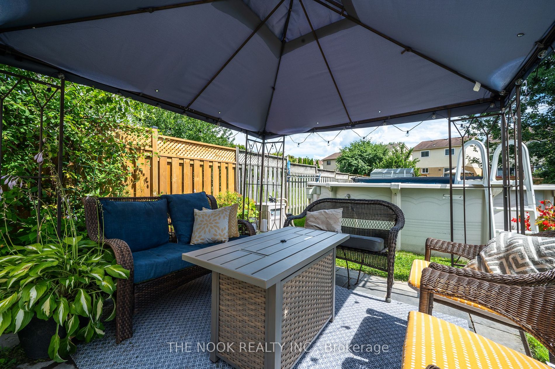 150 Sandringham Dr