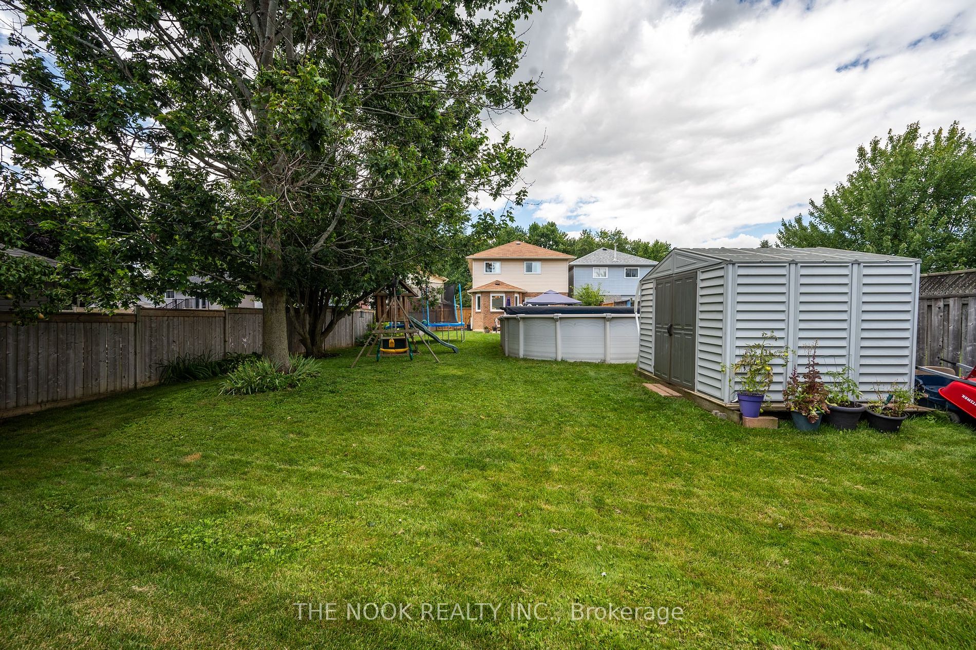 150 Sandringham Dr