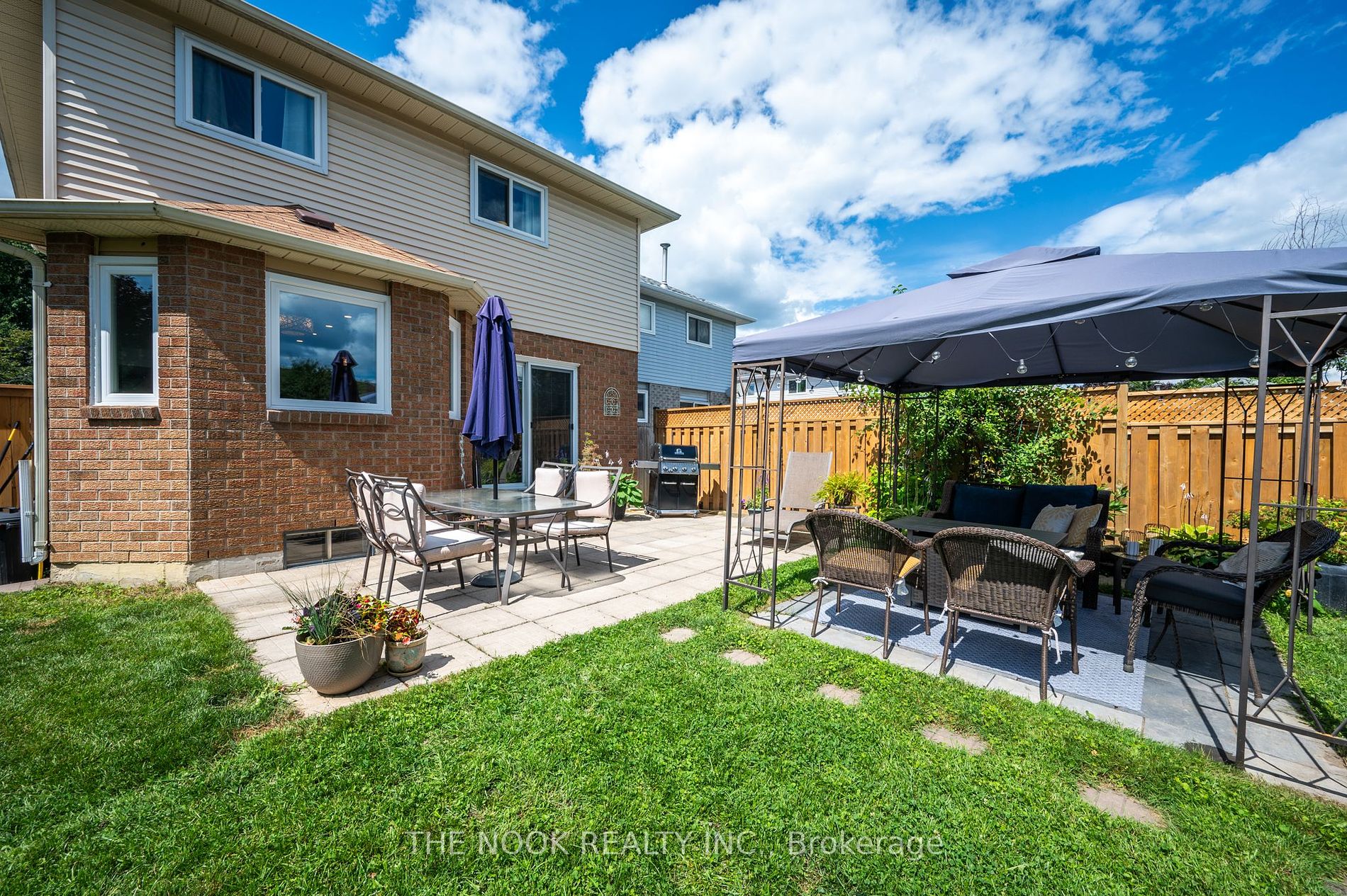 150 Sandringham Dr