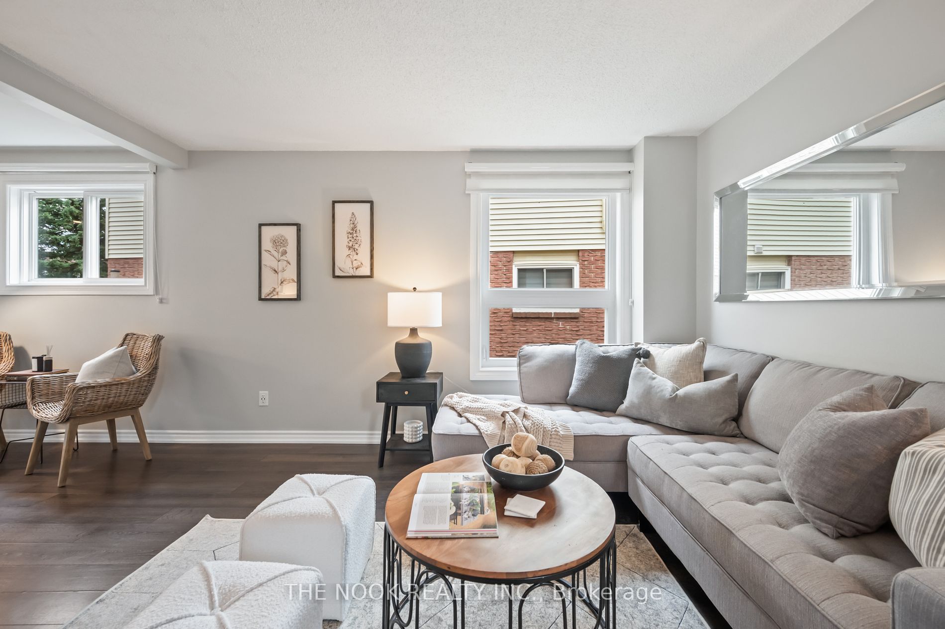 150 Sandringham Dr