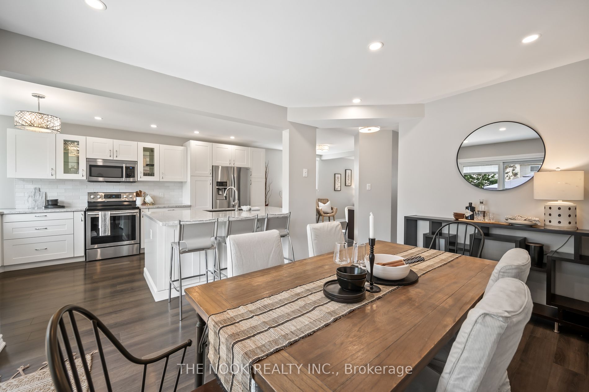 150 Sandringham Dr