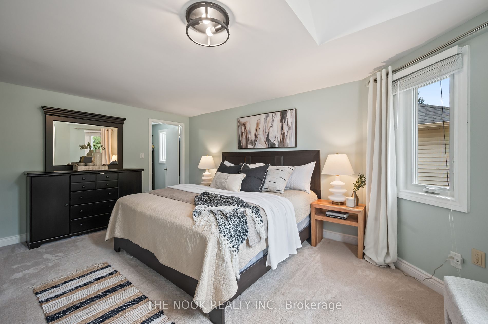 150 Sandringham Dr