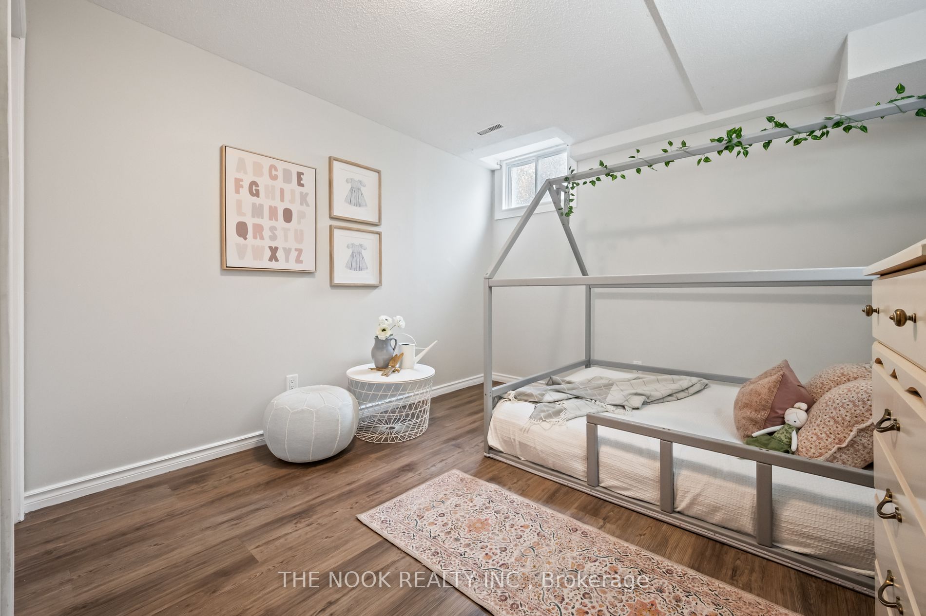 150 Sandringham Dr