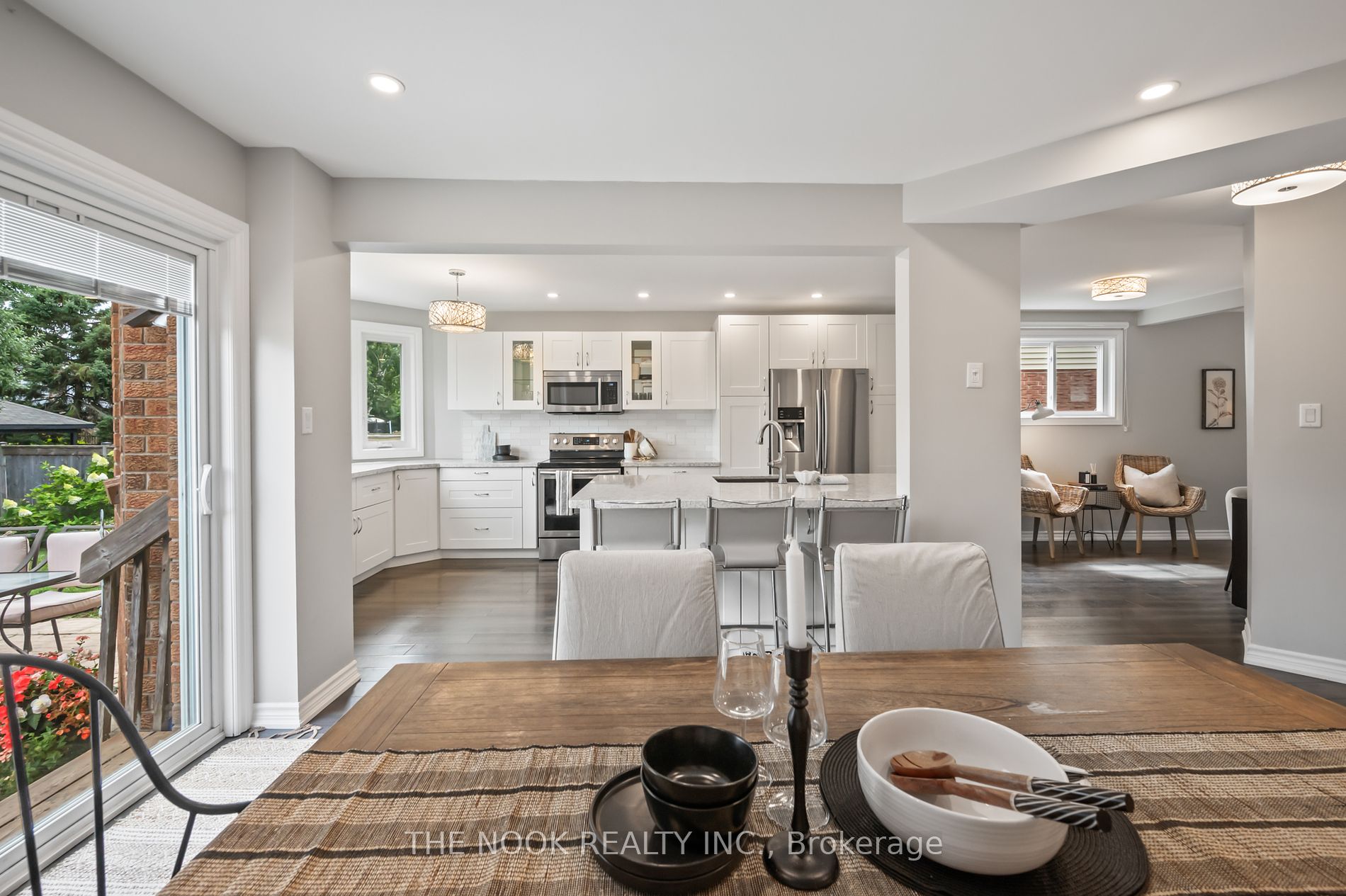 150 Sandringham Dr