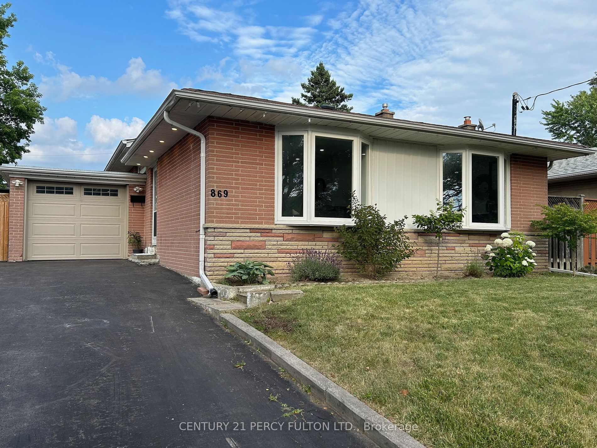 869 Scarborough Golf Club Rd