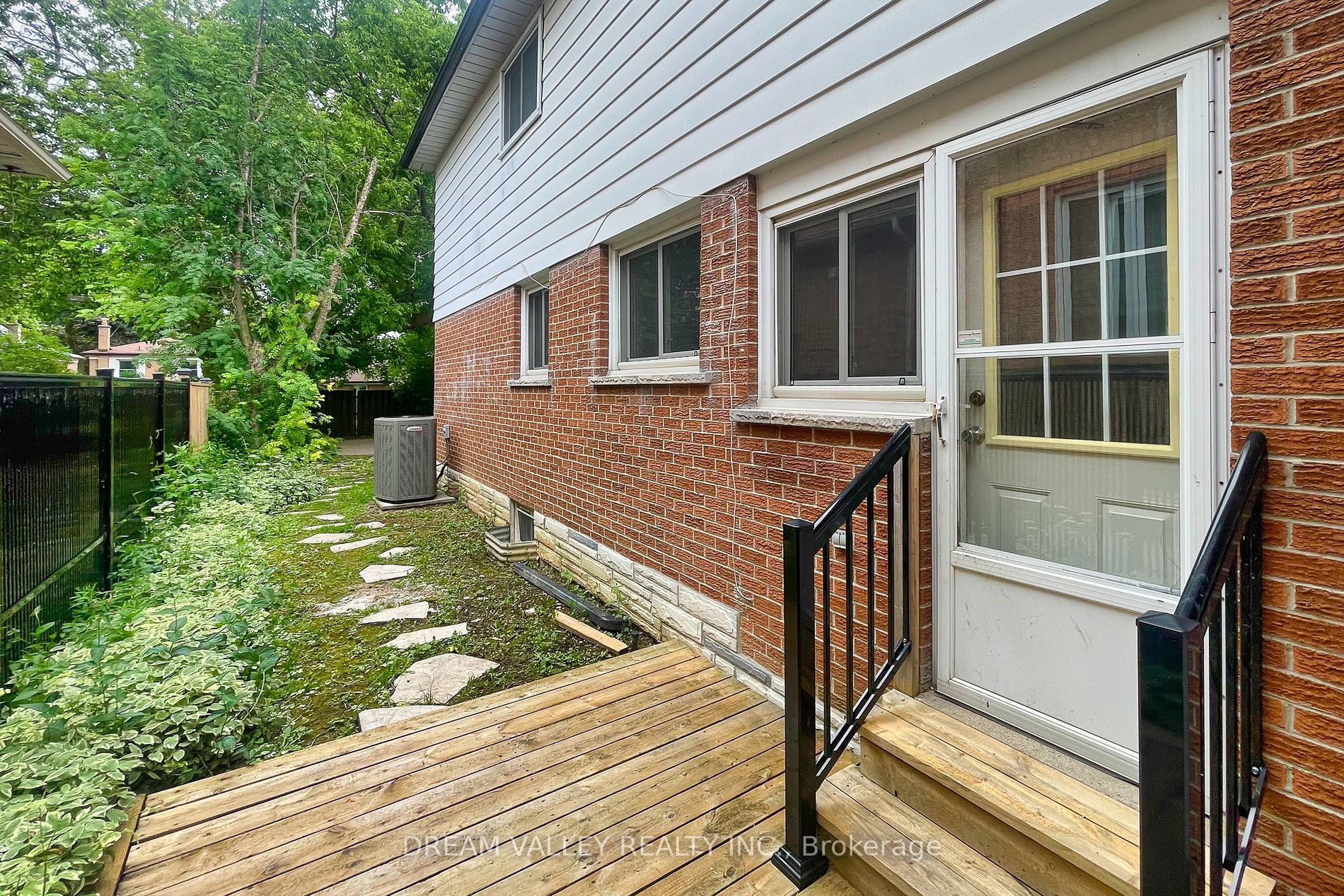 27A St Quentin Ave