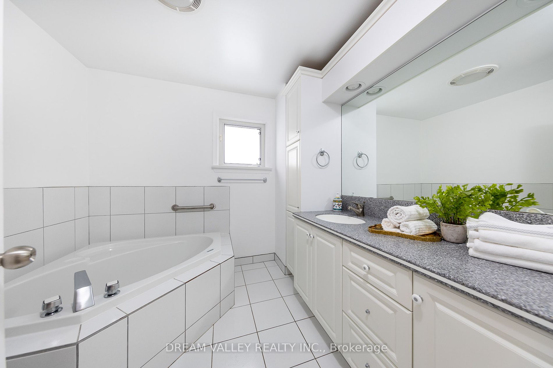 27A St Quentin Ave