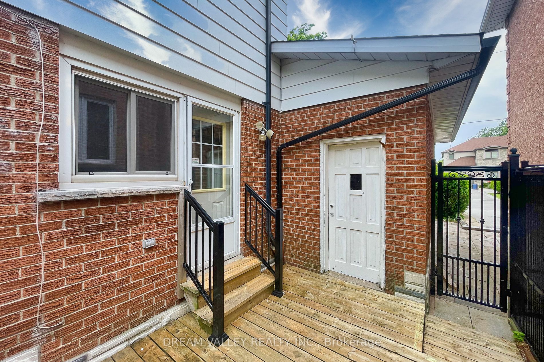 27A St Quentin Ave
