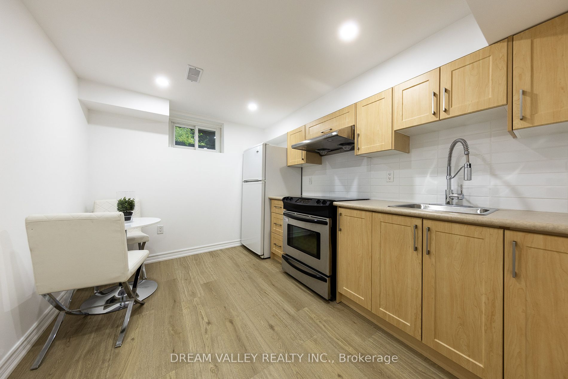 27A St Quentin Ave