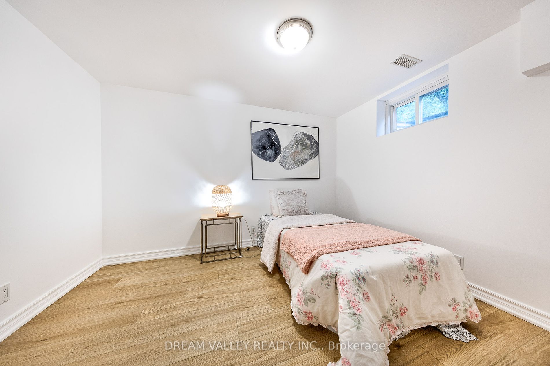 27A St Quentin Ave