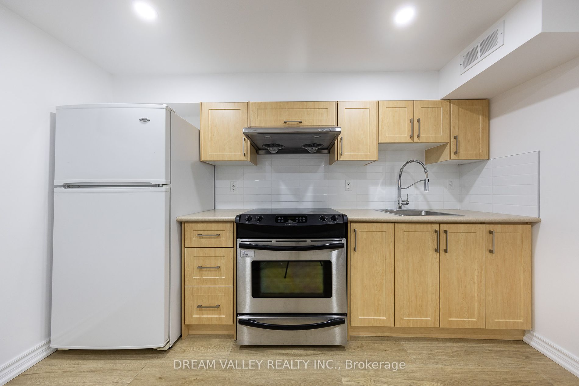 27A St Quentin Ave