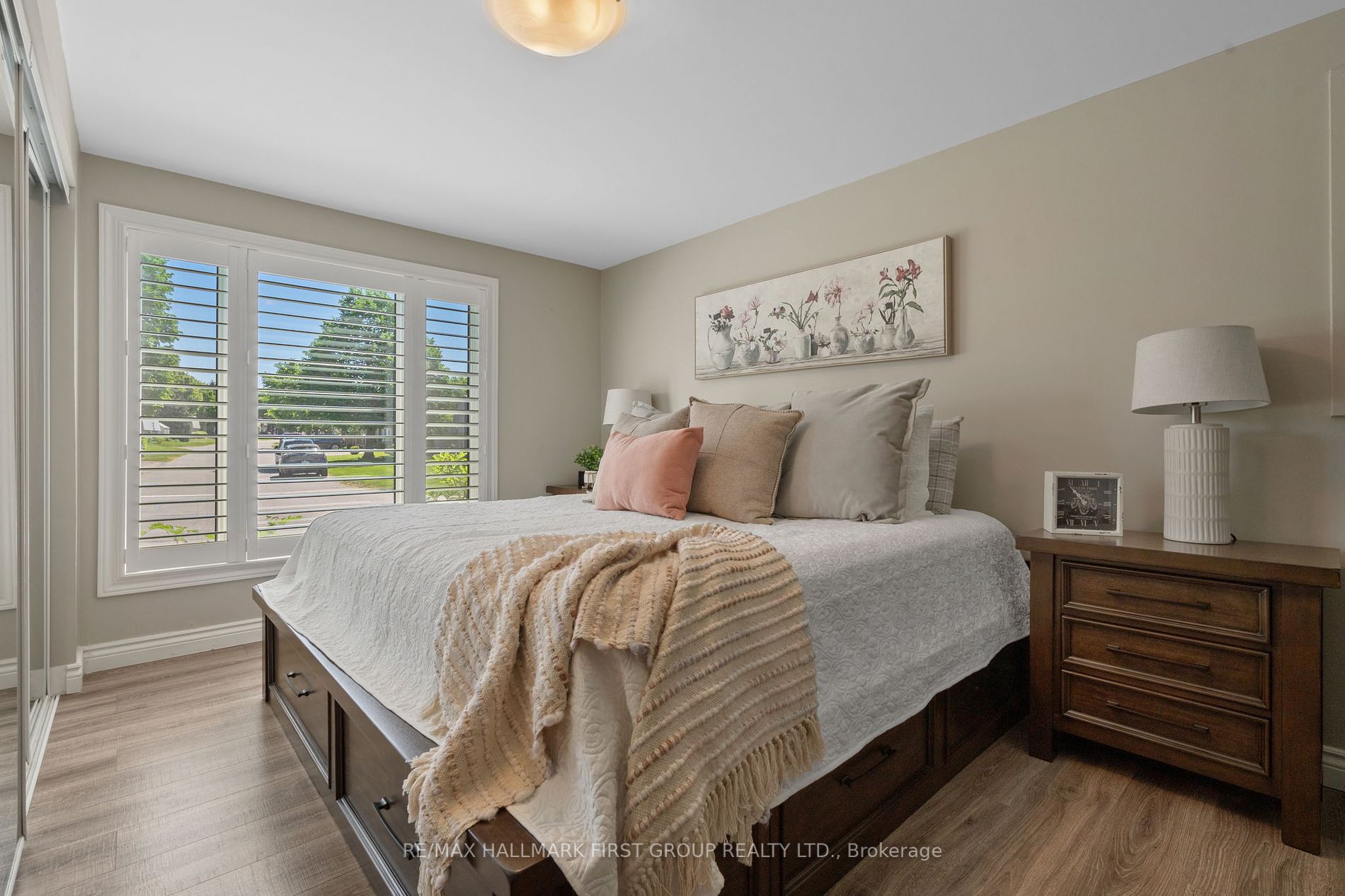 8 Kawartha Rd