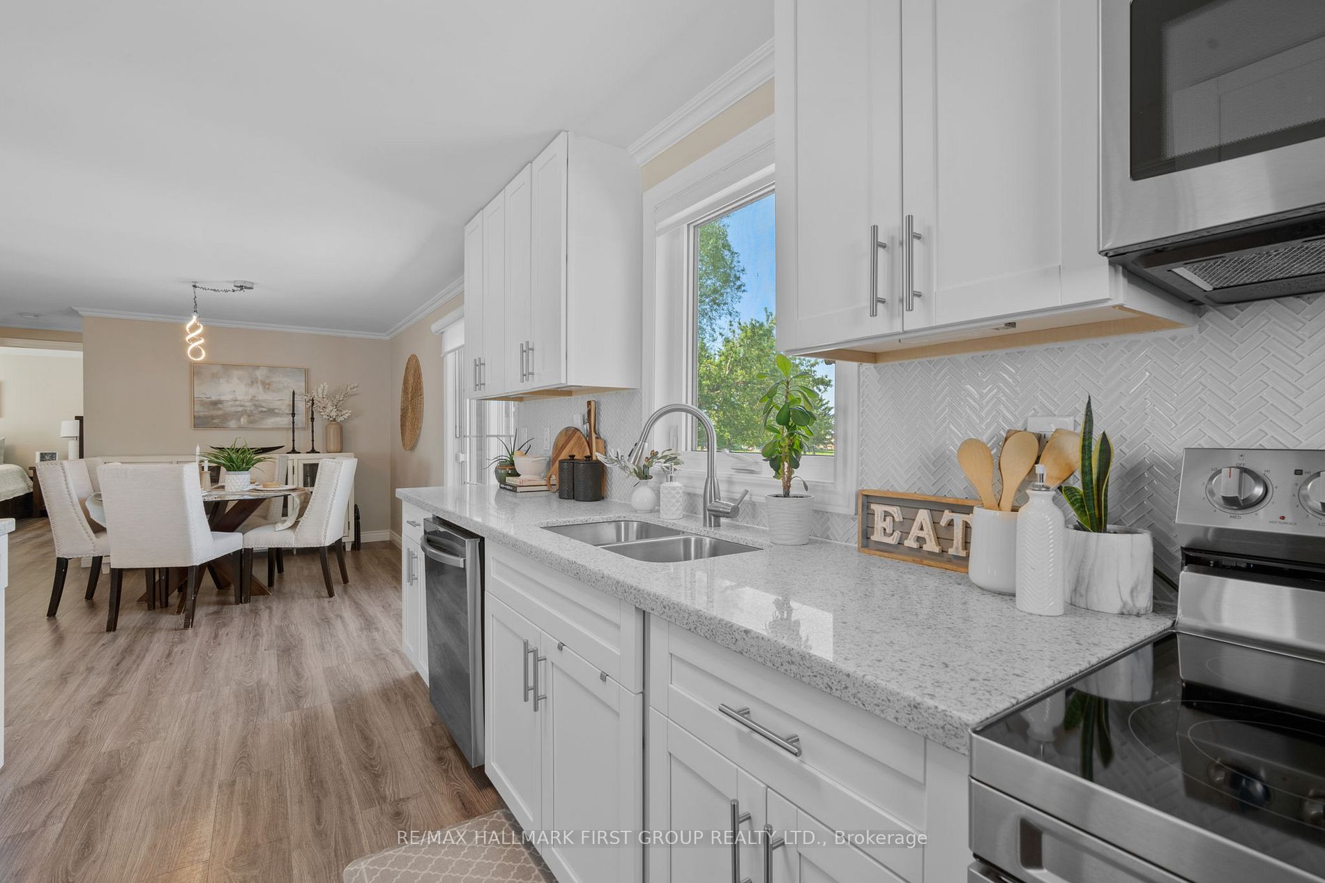 8 Kawartha Rd