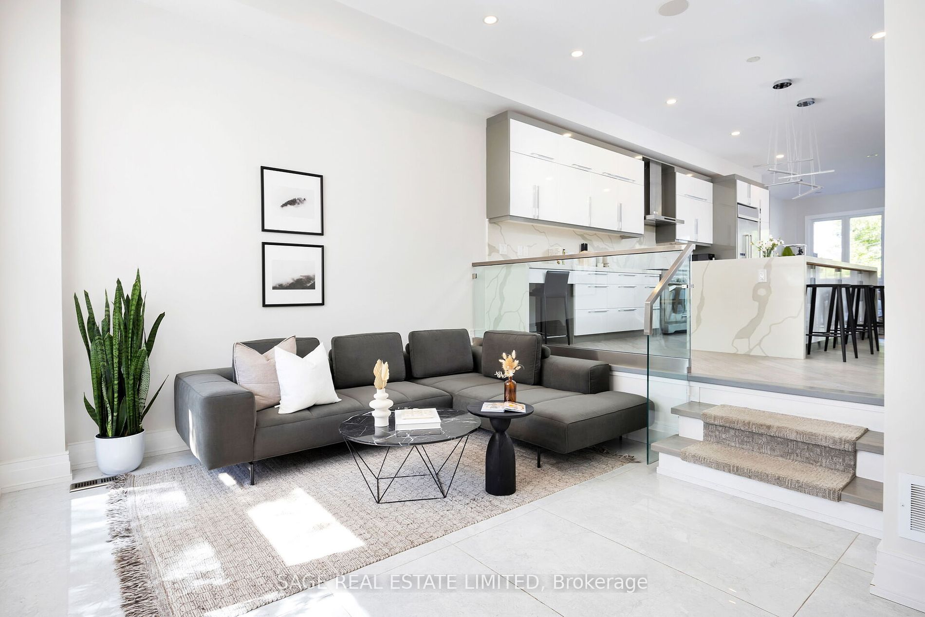 65 Derwyn Road