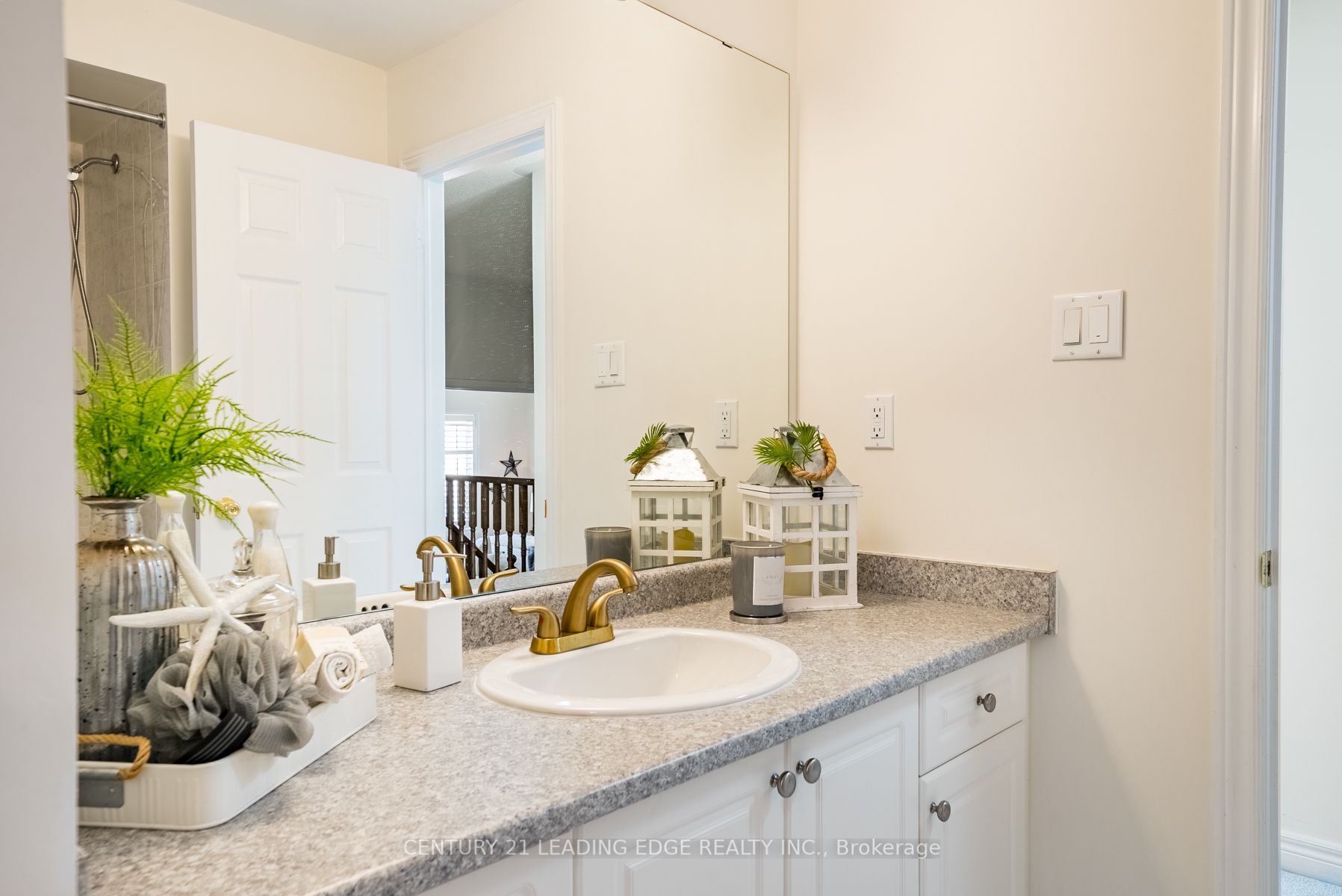 21 Darlet Avenue