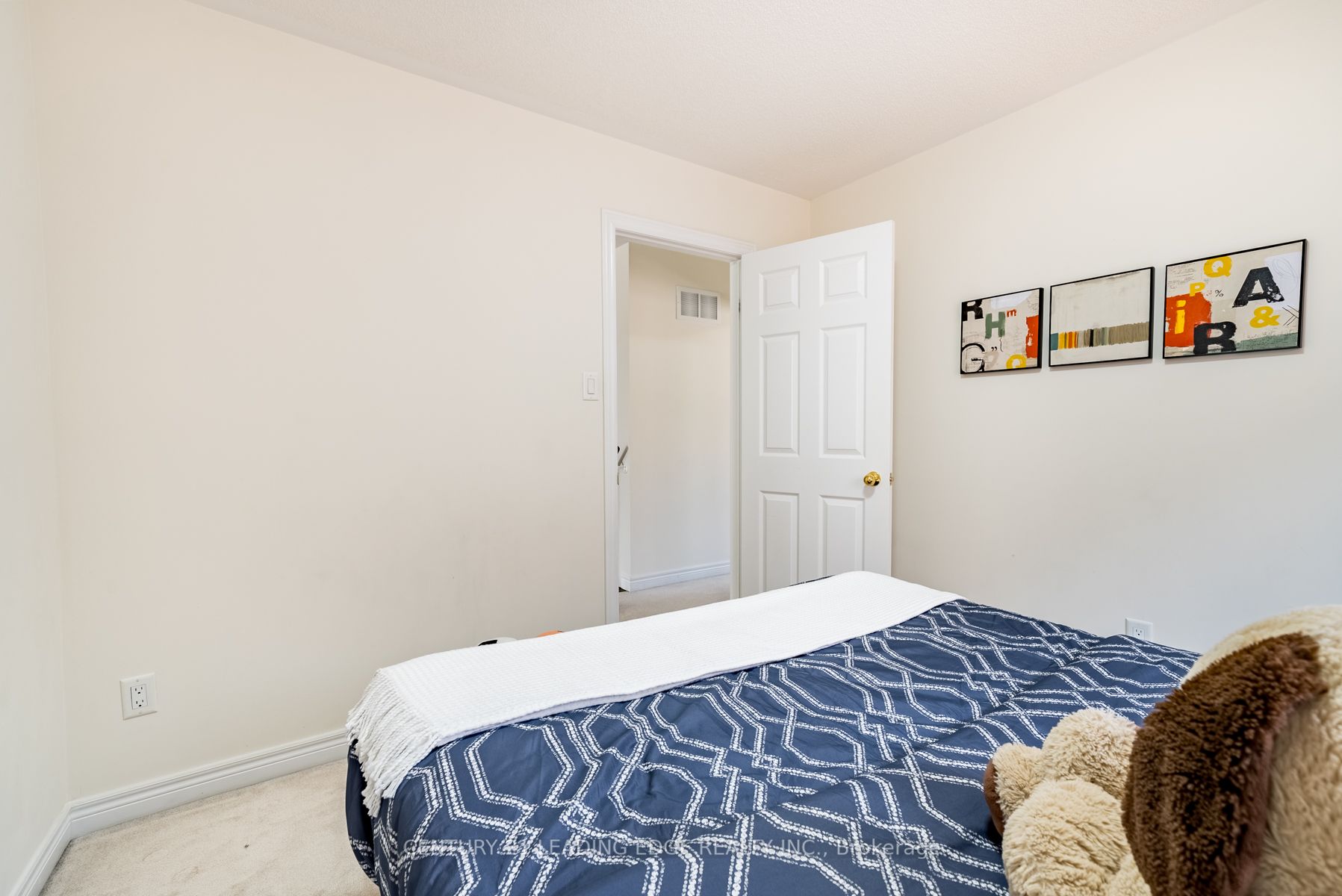 21 Darlet Avenue
