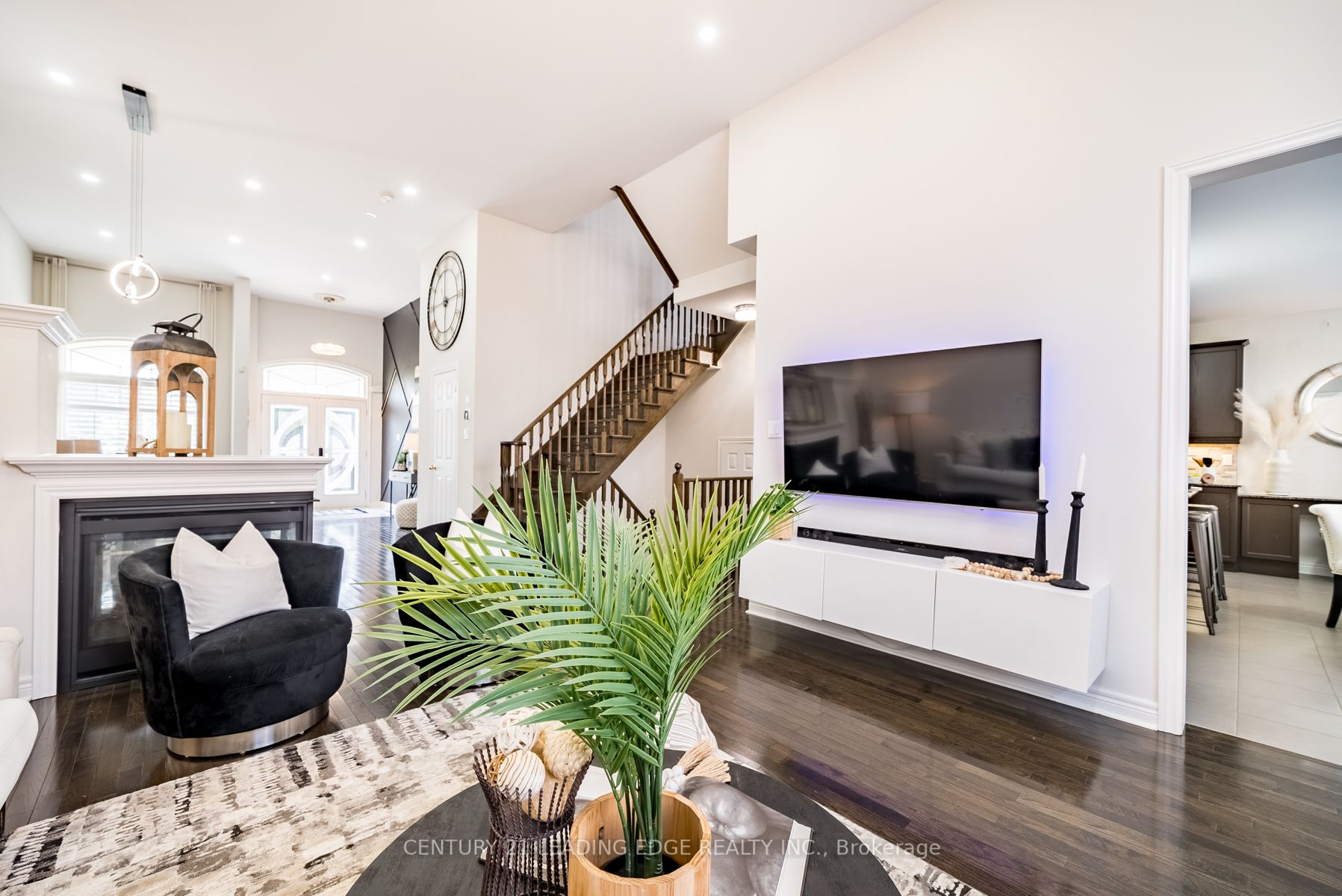 21 Darlet Avenue