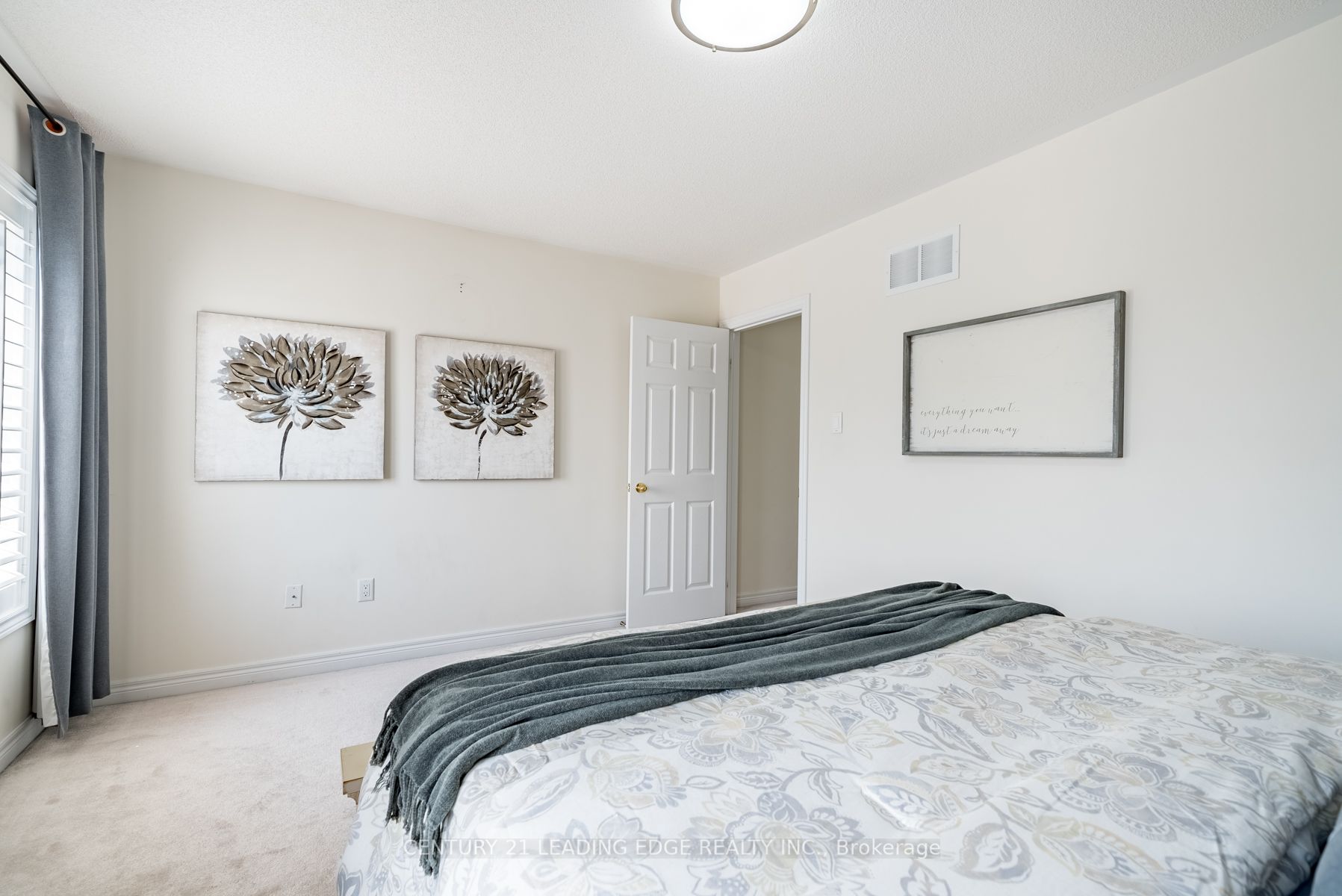 21 Darlet Avenue