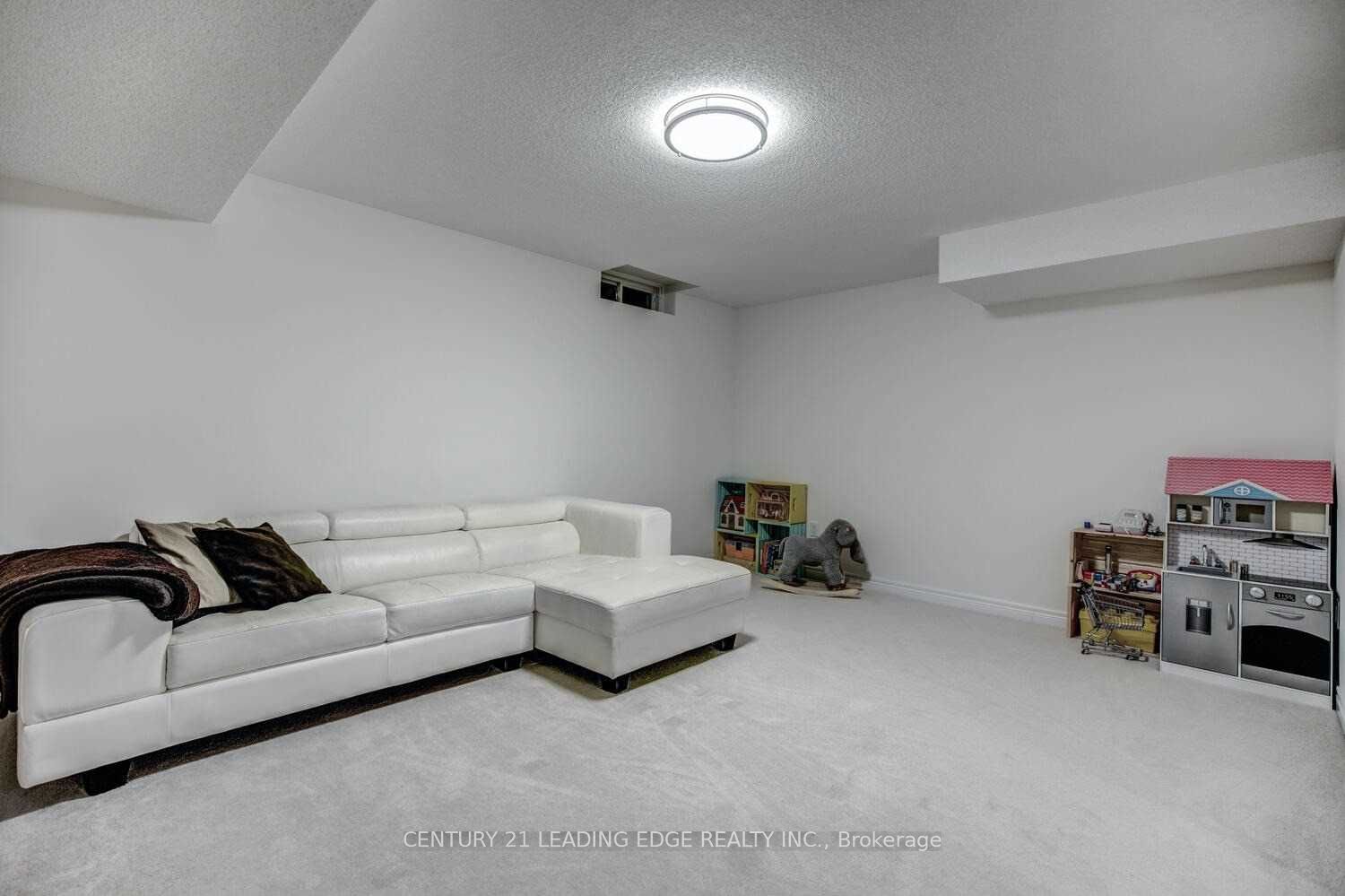 21 Darlet Avenue