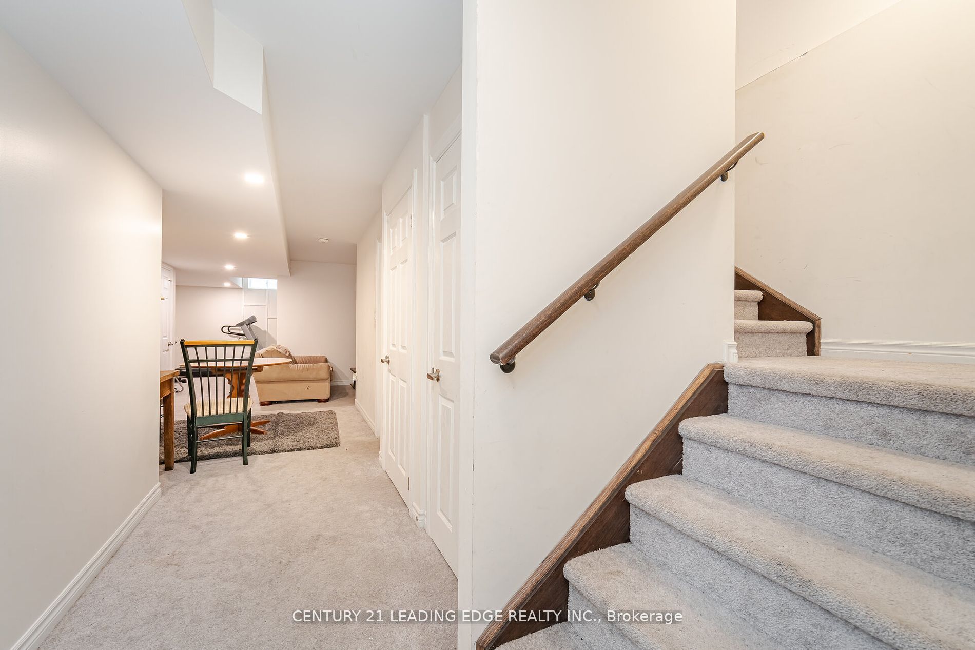 295 Northglen Boulevard