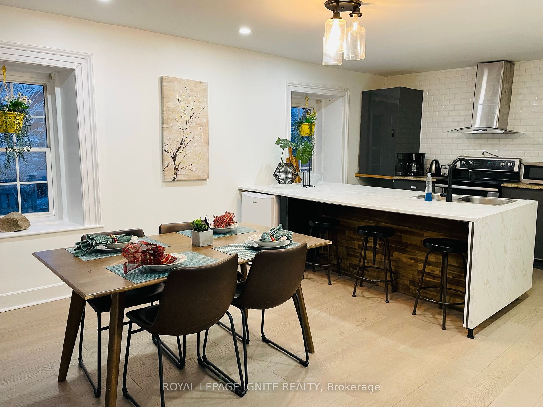 2319 Wildwood Cres