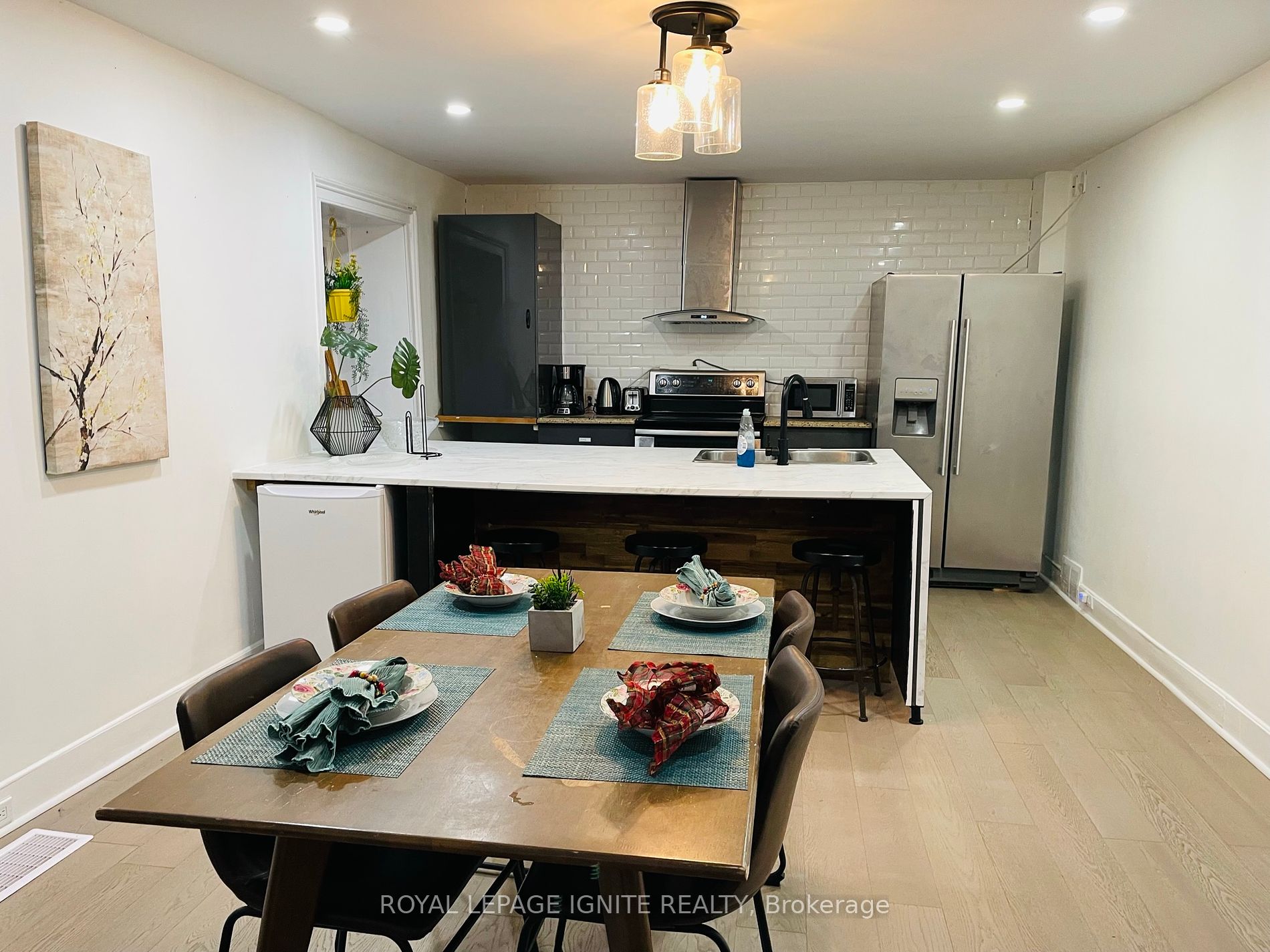 2319 Wildwood Cres