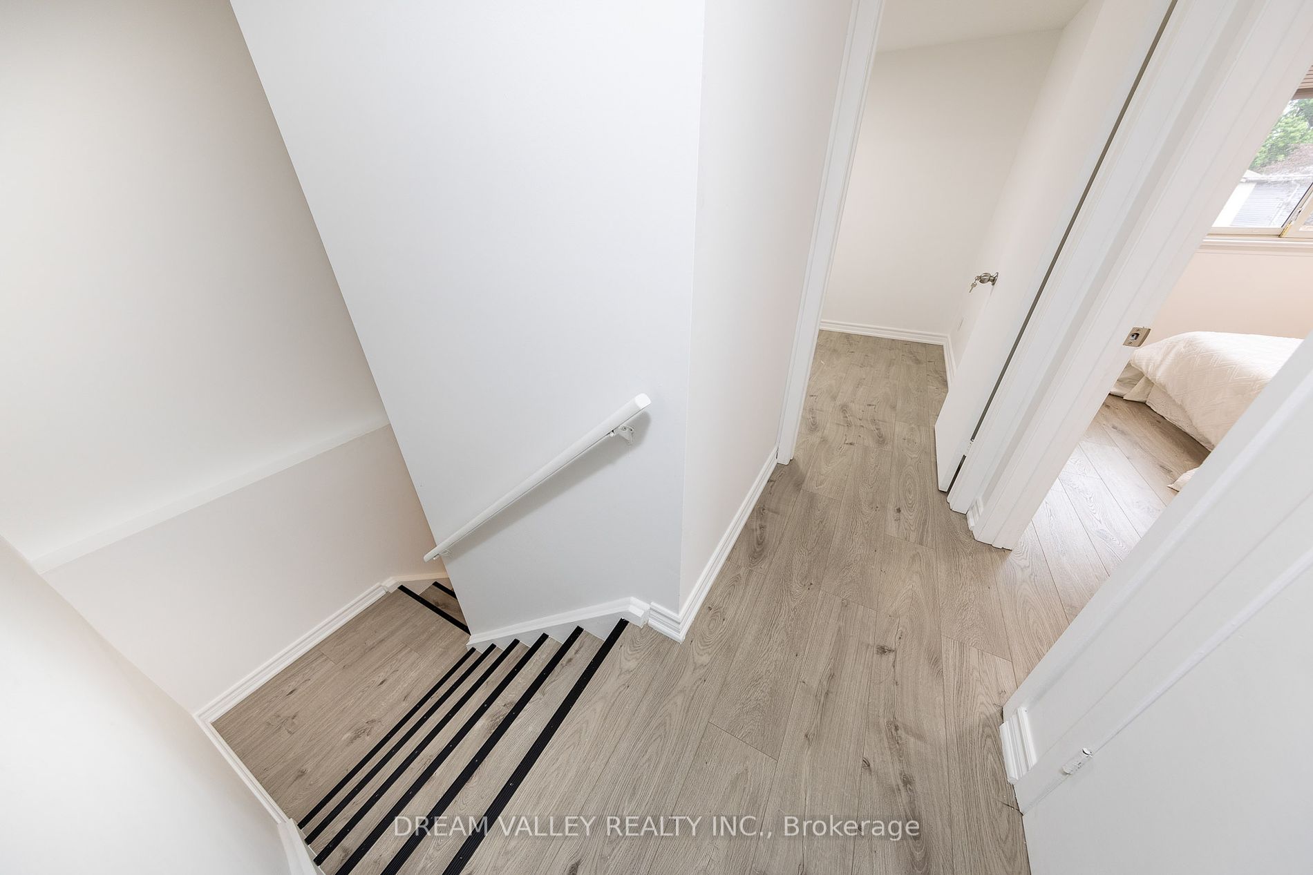 27A St Quentin Ave