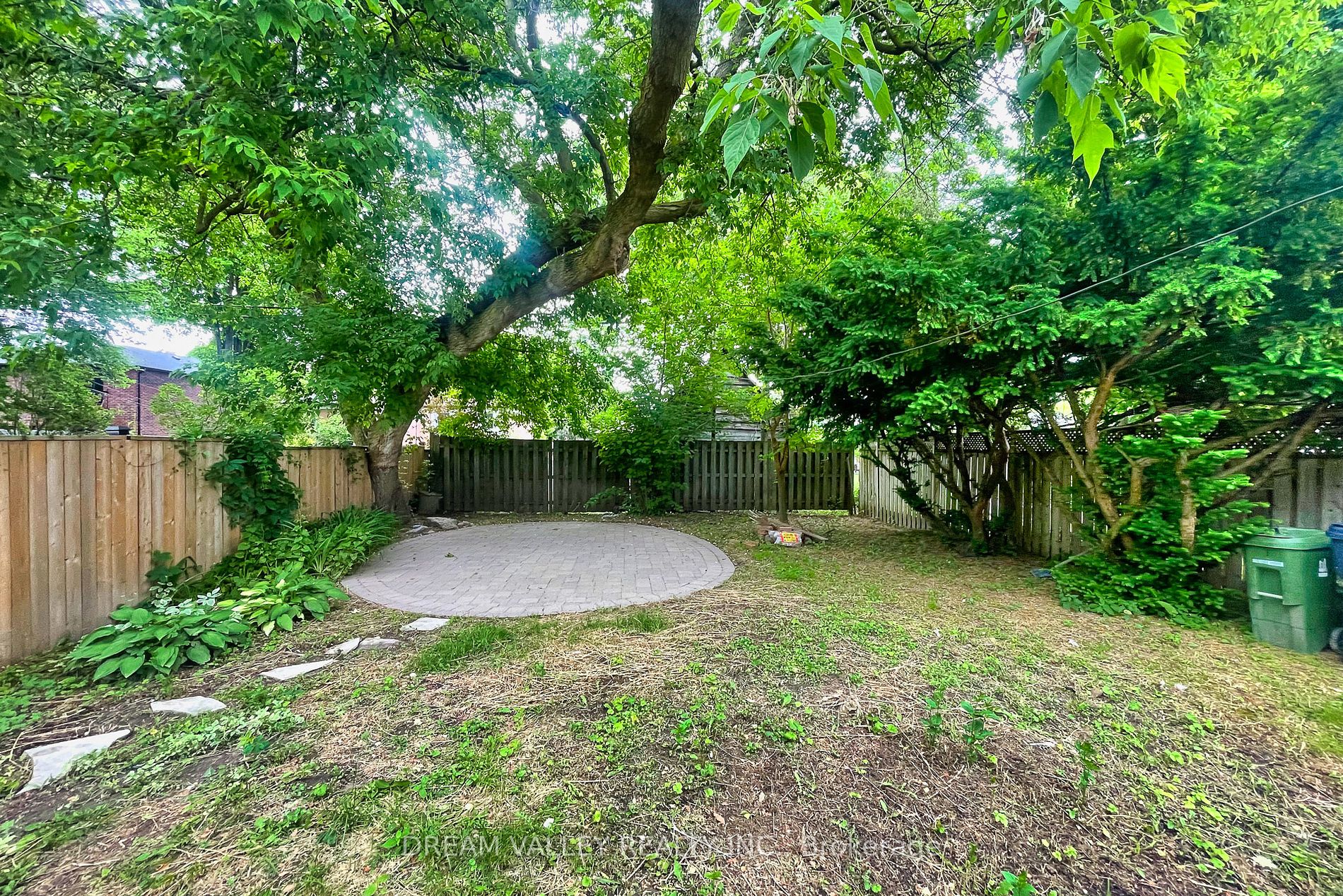 27A St Quentin Ave